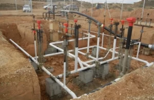 Tuberías al descubierto del gasoducto realizado por Ogisa en Caspe